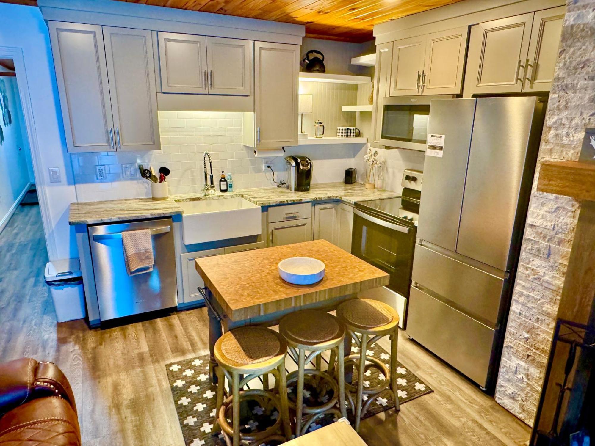 The Sugar Suite - Renovated With A View! Ac! Pool, Hot Tub, Sauna, Gym, Ev Sugar Mountain Exterior photo